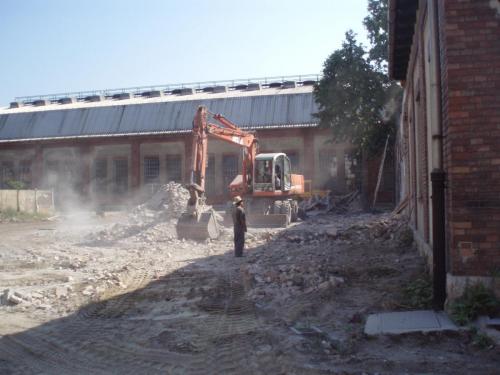 Épületek bontása