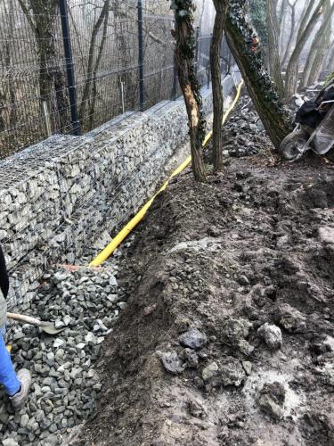 Gabion támfal és táblás kerítés 1